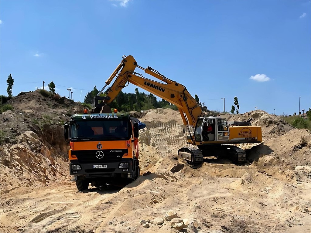 Alquiler de maquinaria con conductor: soluciones para tu obra de construcción