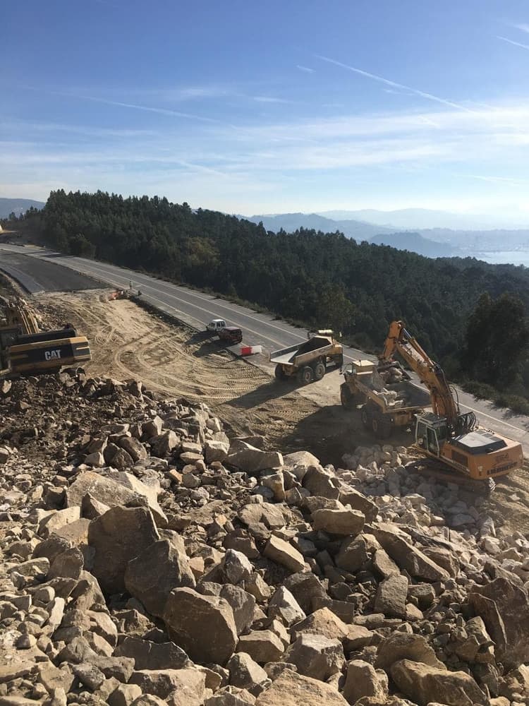 Desmontes, derribos y compactaciones en Galicia