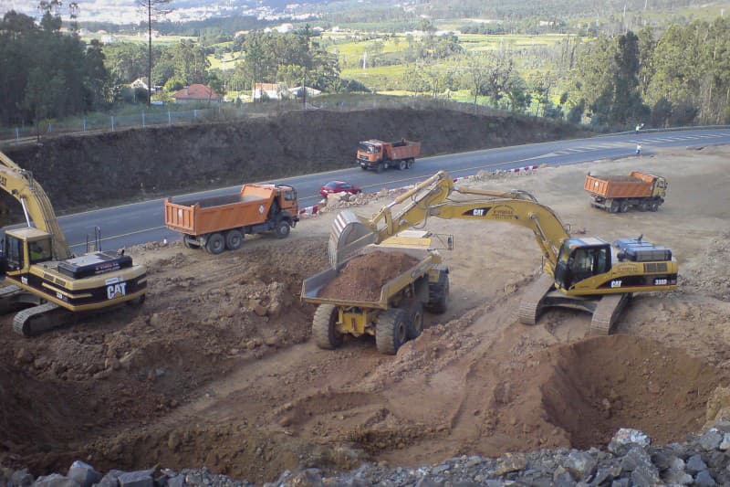 Desmontes, derribos y compactaciones en toda Galicia