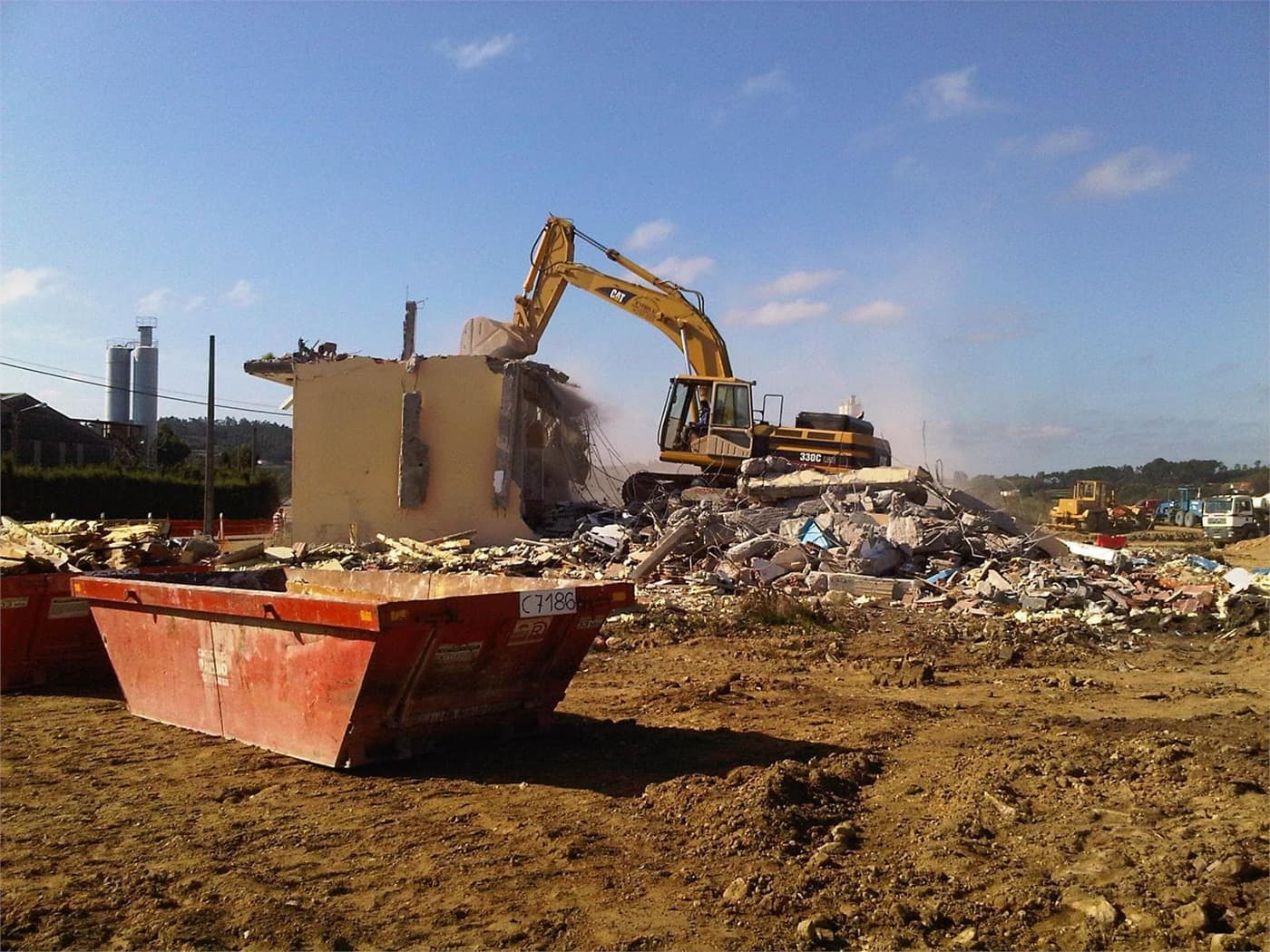 Desmontes, derribos y compactaciones en Galicia