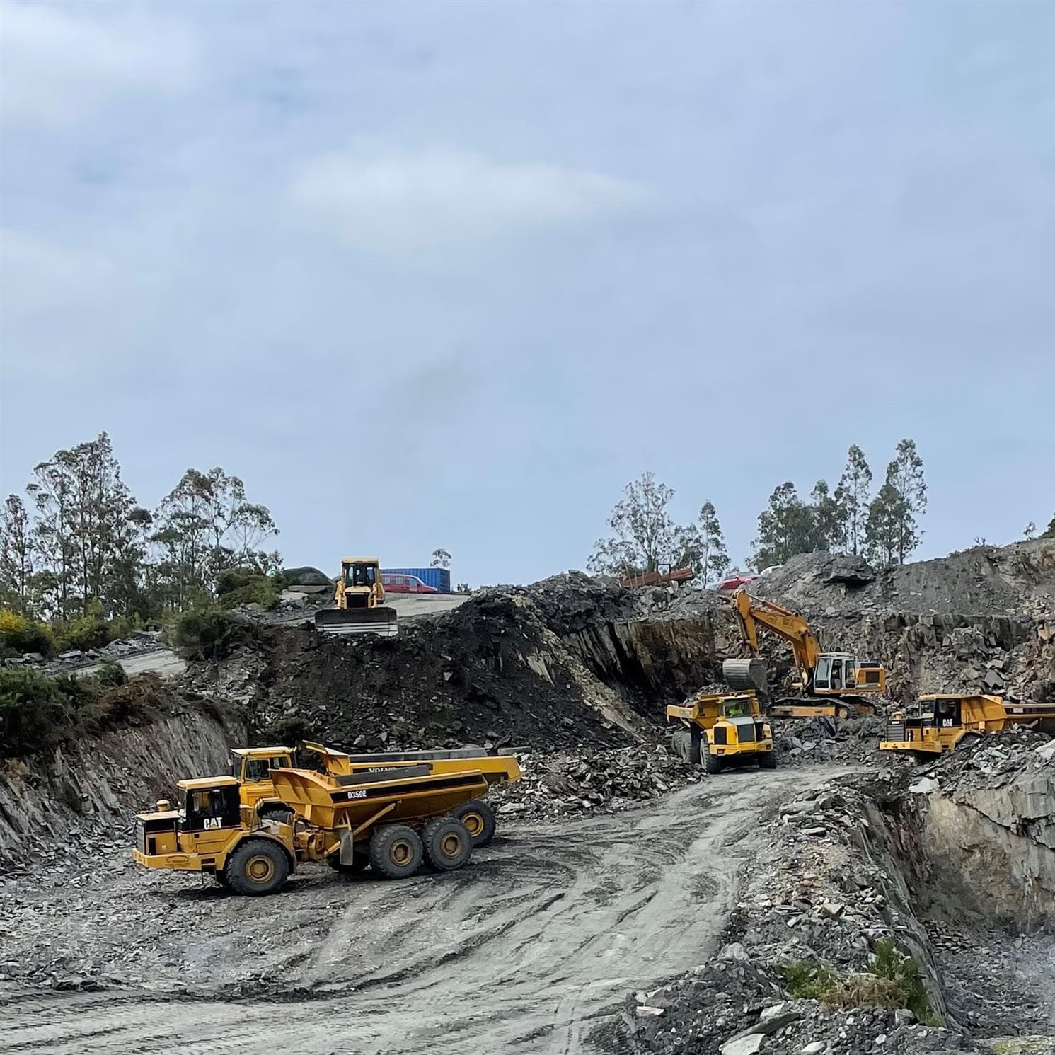 Maquinaria para excavación y movimientos de tierra en Galicia