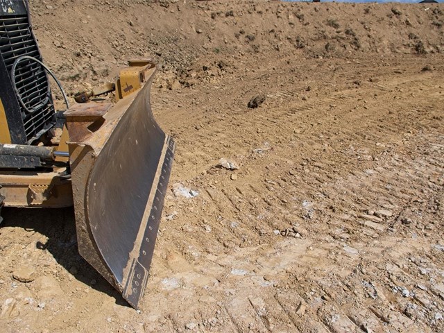 La seguridad en la nivelación de terrenos: cómo evitar daños y accidentes en tu obra