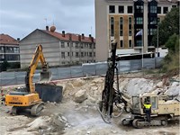 ¿Qué hacer si aparecen rocas o agua durante la excavación?