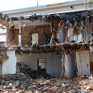 ¿Qué se hace con los escombros tras el derribo de una vivienda?