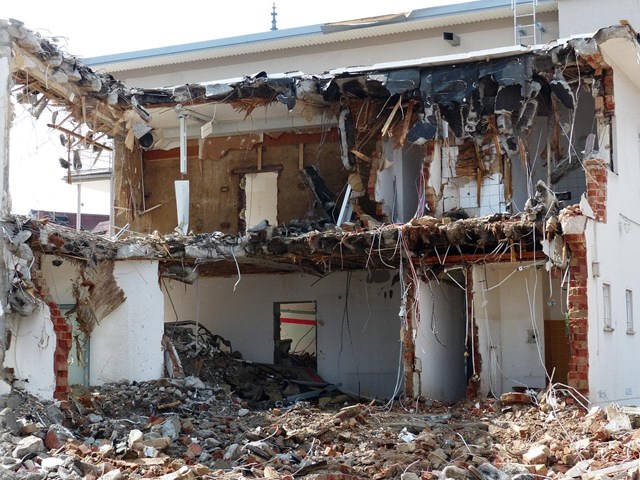¿Qué se hace con los escombros tras el derribo de una vivienda?
