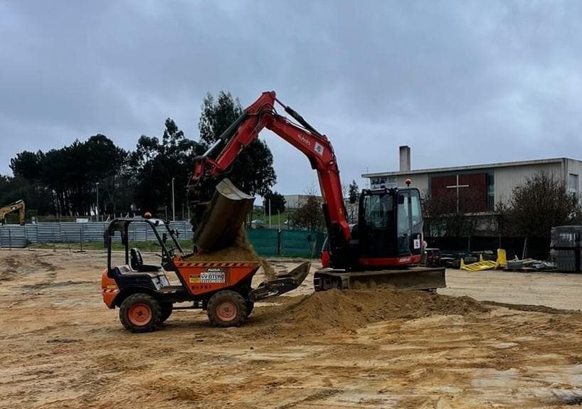 Servicio de alquiler de maquinaria de construcción con conductor