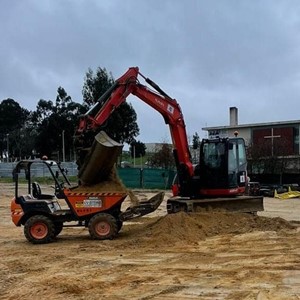 Servicio de alquiler de maquinaria de construcción con conductor
