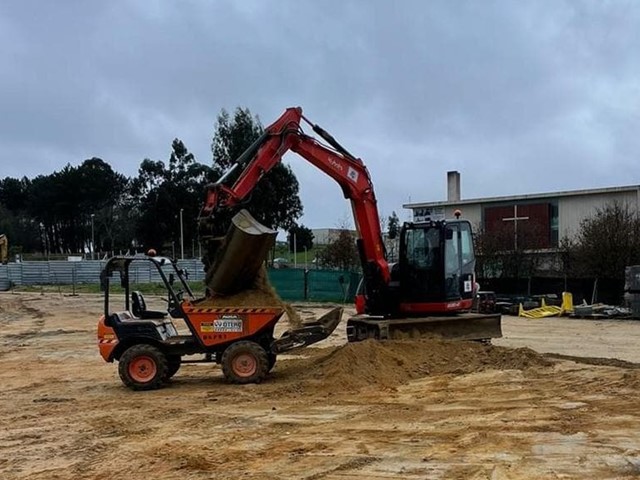 Servicio de alquiler de maquinaria de construcción con conductor